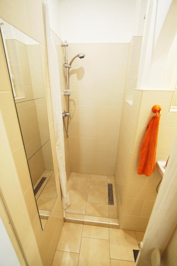 Sunny Studio With Balcony In Party District بودابست المظهر الخارجي الصورة