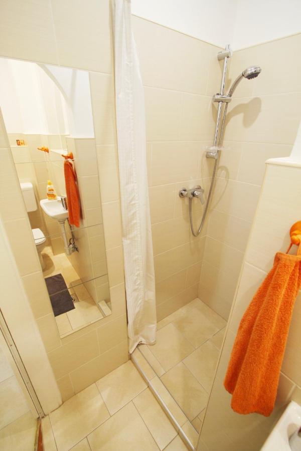 Sunny Studio With Balcony In Party District بودابست المظهر الخارجي الصورة