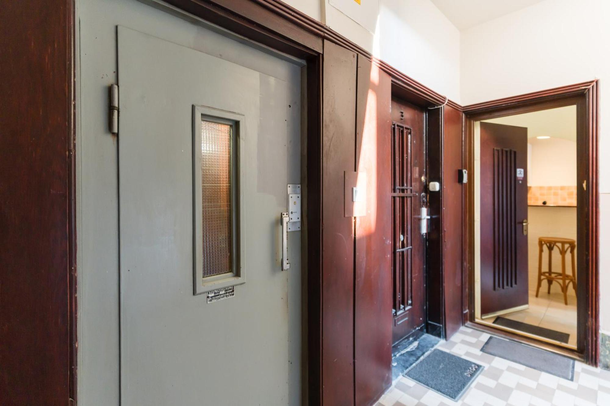 Sunny Studio With Balcony In Party District بودابست المظهر الخارجي الصورة