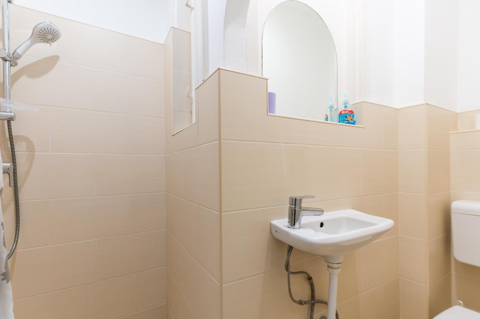 Sunny Studio With Balcony In Party District بودابست المظهر الخارجي الصورة