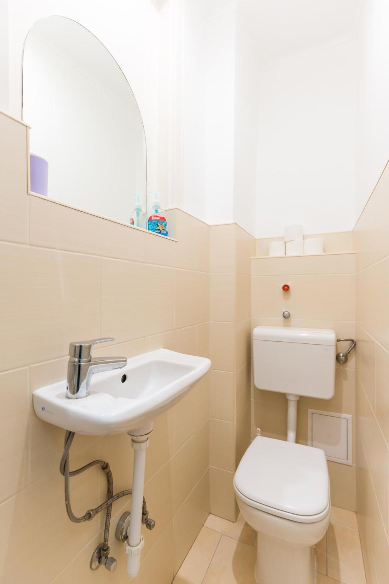 Sunny Studio With Balcony In Party District بودابست المظهر الخارجي الصورة